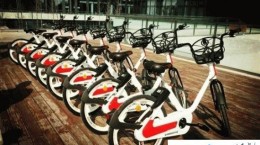 新款共享单车亮相上海 可以给手机充电的单车！