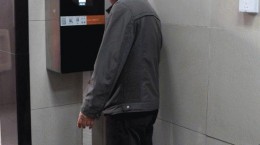 城会玩！北京天坛厕所装人脸识别厕纸机!
