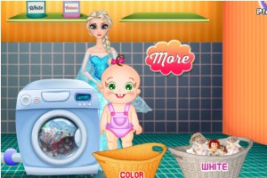 艾莎和玫瑰宝宝洗娃娃小游戏