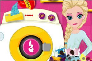 艾莎洗脏衣服小游戏