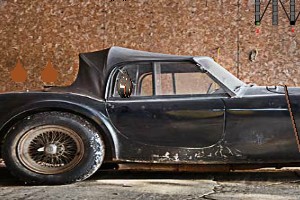 逃离废弃的汽车棚小游戏